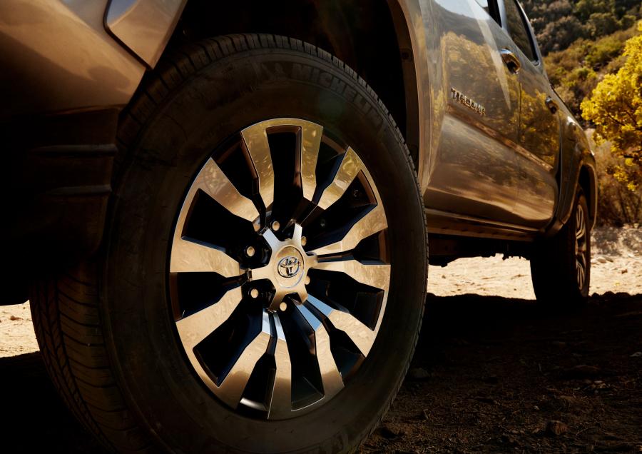 Детали экстерьера Toyota Tacoma Limited Double Cab 2019 года  (фото 2 из 2)
